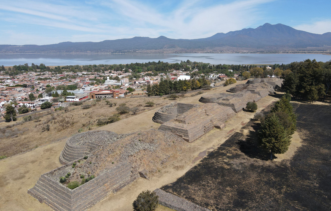 Tzintzuntzan-michoacan-piramides-lago